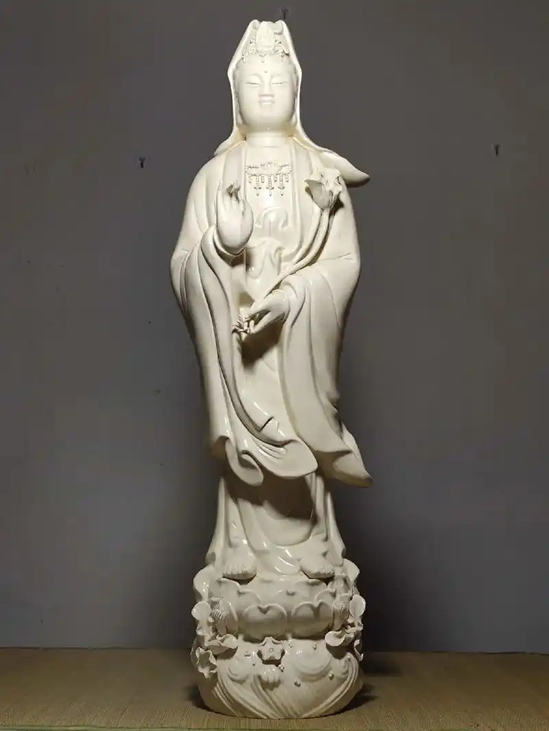 南无观世音菩萨--德化瓷持莲观音站像 规格:  高72公分, - 抖音