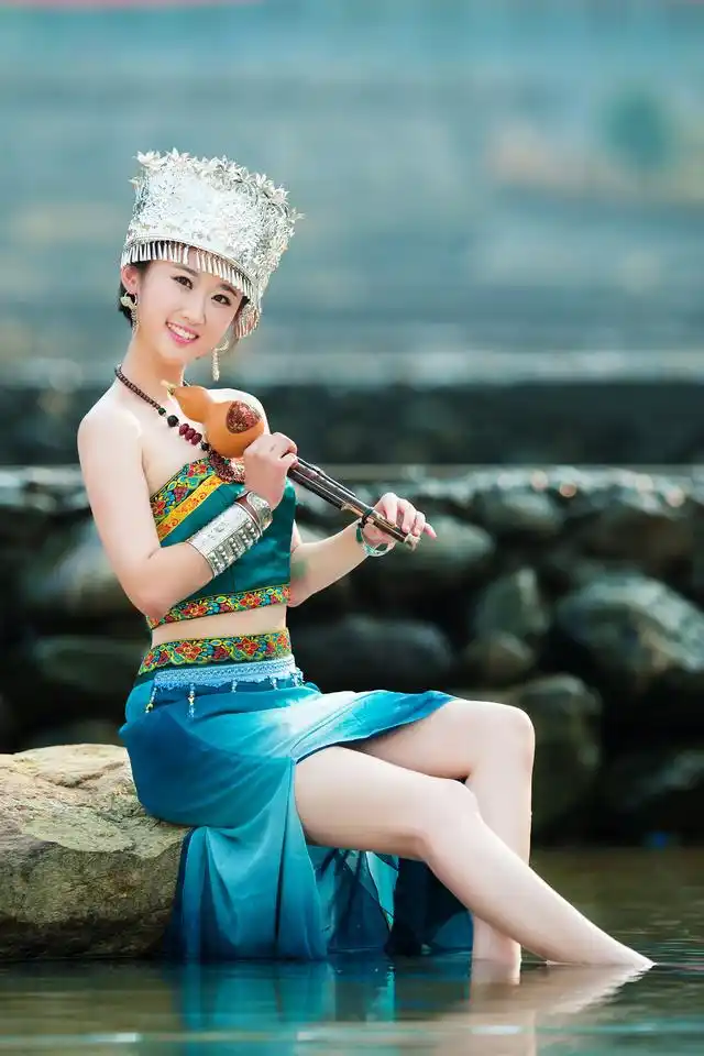 少数民族美女之苗寨妹子