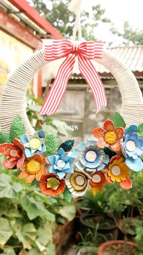 旧物改造鸡蛋托改造花环装饰