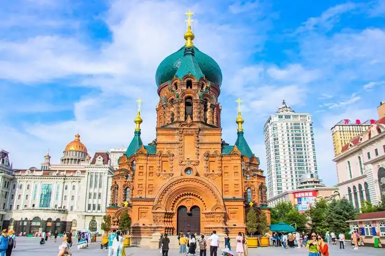 哈尔滨圣·索菲亚大教堂,历史悠久,造型精美,吸引了众多游客_建筑