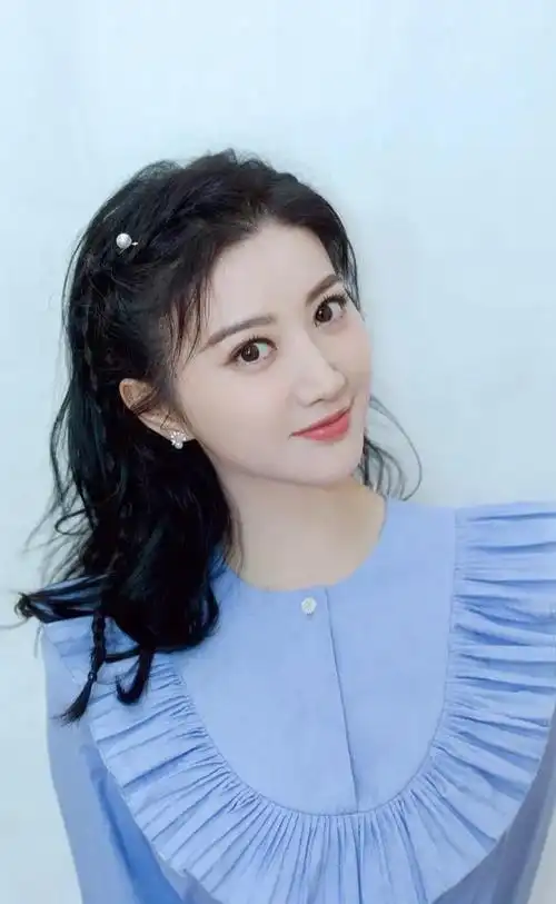 北影校花景甜写真,网友:甜美可人,靓丽惊艳