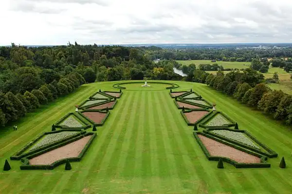 美食   ——andrew mudge      cliveden house 前任主管园丁   地址