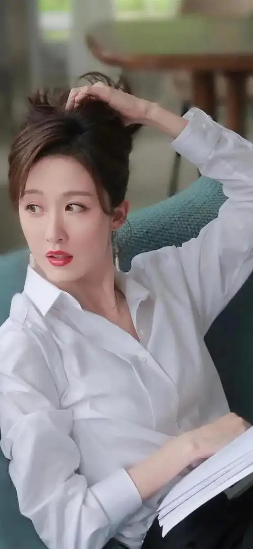 时尚清新,娴静靓丽,张雯高清美图_网易订阅