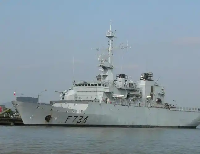 花月级护卫舰舰长93.5米,舰宽14.