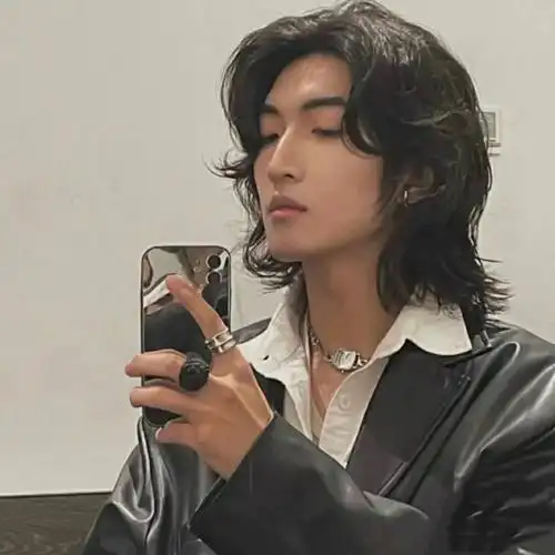 男生长头发有哪些好看的发型,试试这几种,清爽又帅气_长发