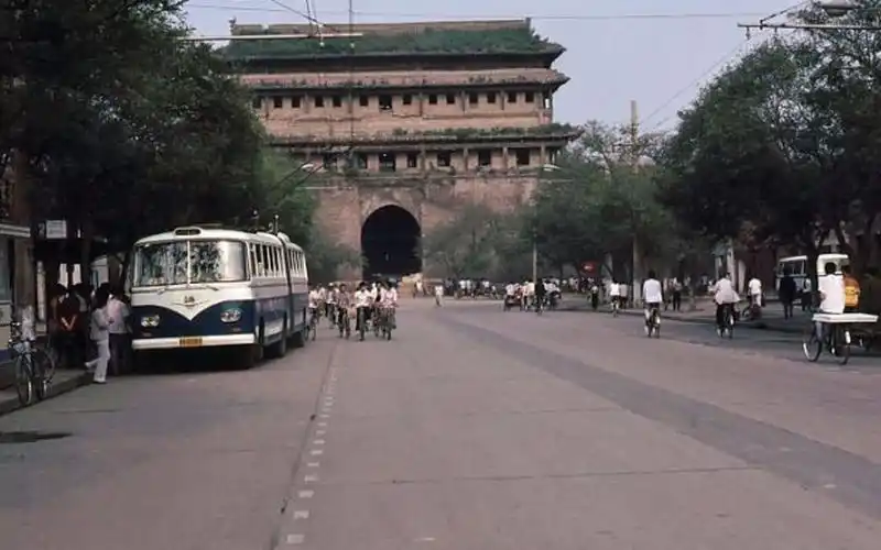 西安80年代城市老照片~横版上集~更多城市陆续更新中~怀旧回忆,80后的