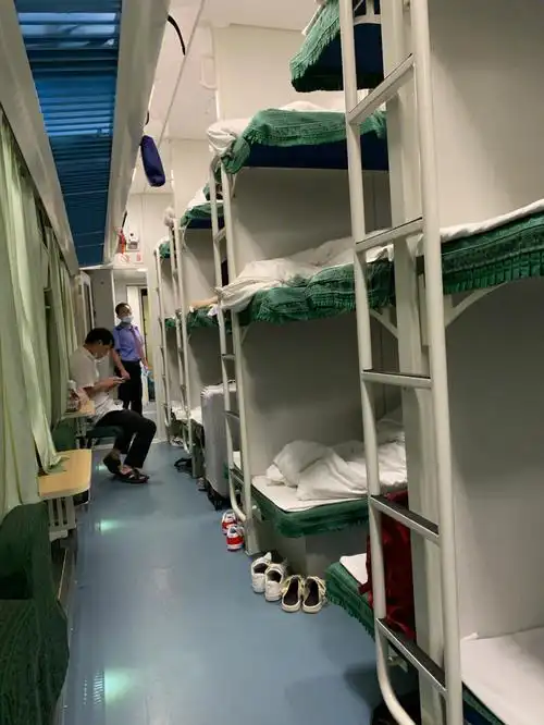 火车04卧铺上铺之睡一觉就到家的感觉真好