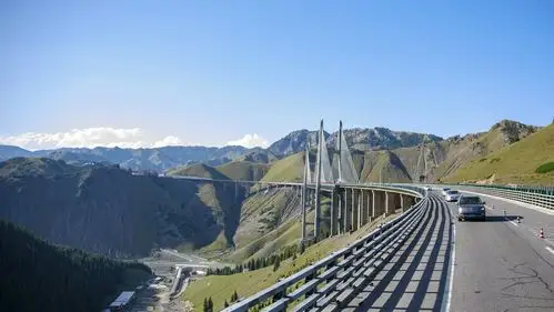 【新时代·幸福美丽新边疆】在中国最长高速公路邂逅新疆第一高桥