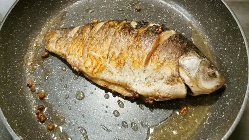 香煎鲫鱼