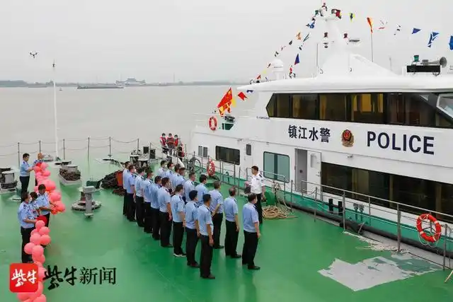 新艇列装!"江苏水警760"试航,镇江为长江经济带高质量发展护航