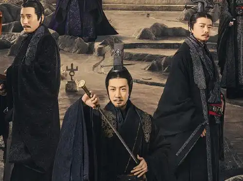 如果导演一开始有考虑到演员的形象跟角色的年龄关系的话,相信这部剧