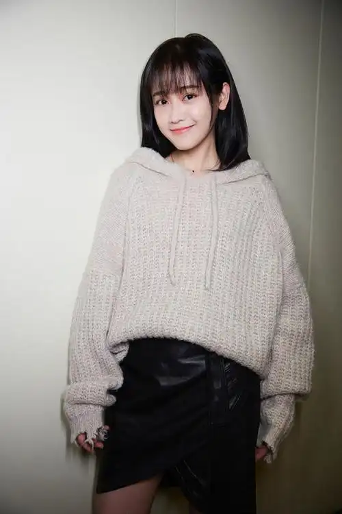 明星郑湫泓娱乐圈歌手和影视演员被誉为吉他女神