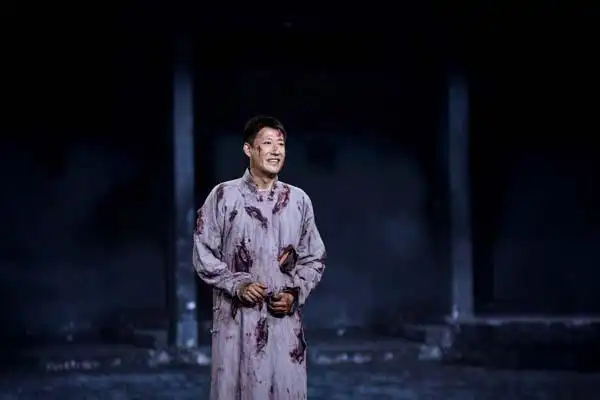 《一本好书》第二季《红岩》剧照,于震饰演革命烈士许云峰