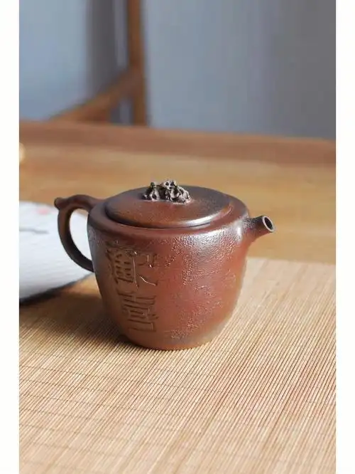 坭兴陶壶