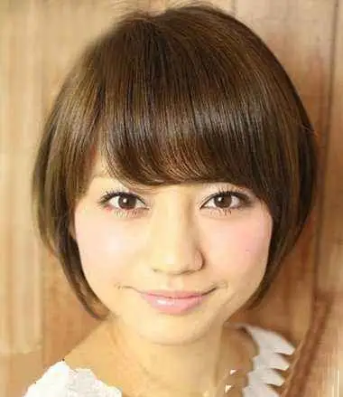 短下巴的人剪什么发型 圆脸窄额头短下巴发型图