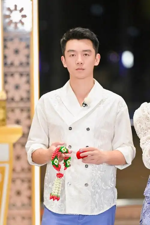 郑恺超话期待已久的#奔跑吧#泰兰德之旅来啦,炎炎夏日,一起跟随恺boss