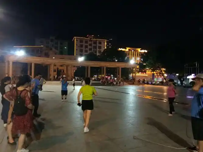 24(星期三) [征徒岑溪驿站] 今晚7:30  征徒家人们 陆续来到小广场