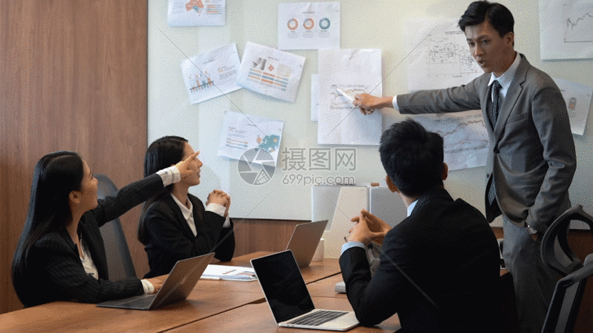 办公室里开会讨论gif