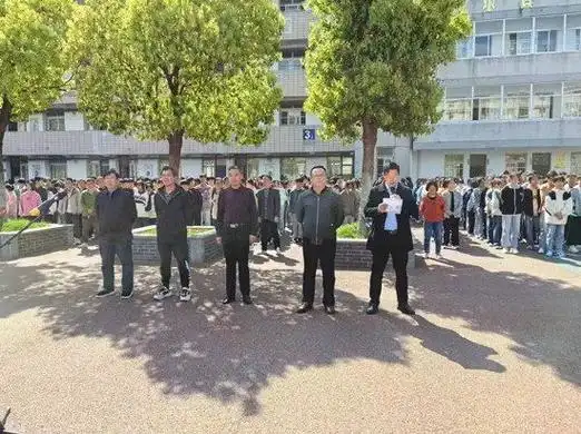 肥东县城关中学杜绝校园欺凌共建和谐校园从我做起宣誓暨签名活动