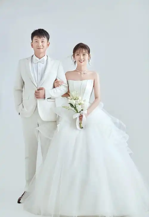 下个月的今天我就要结婚啦#婚期将至 #极简婚纱照 - 抖音