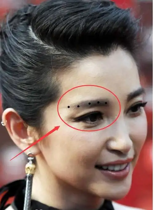 女人眉上有这种痣感情坎坷很难走入婚姻的殿堂