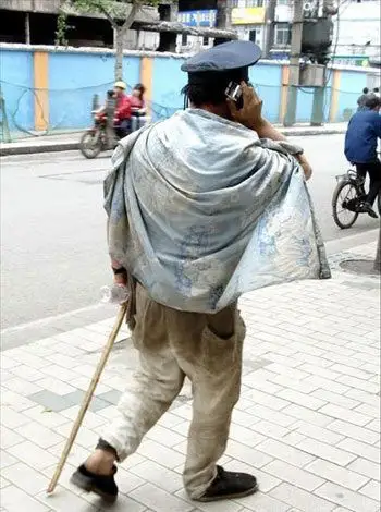 网友实拍史上最牛乞丐