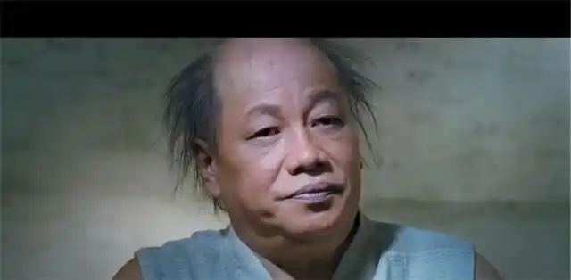 二,梁小龙版陈真1972年李小龙版,李小龙是首个让陈真这个人物出现在