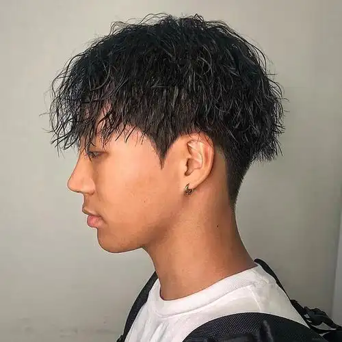 帅气潮男烫发发型