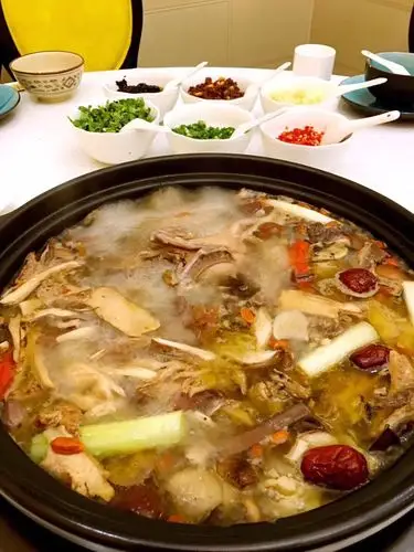 菌滋味野生菌汤锅