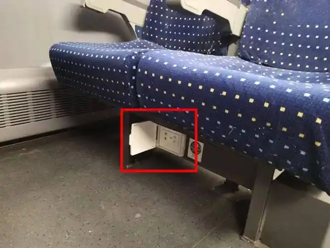 扶手一侧商务座充电口crh380a型(统型)动车组列车二等座充电口位置一