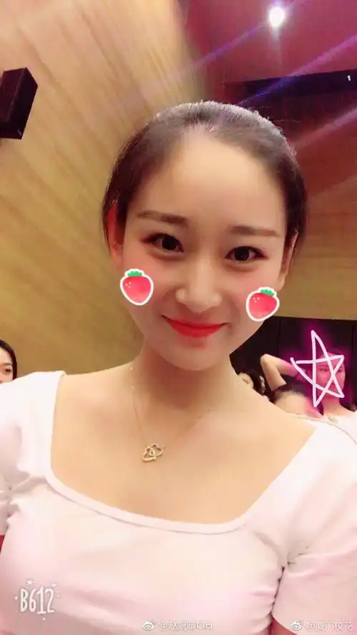 她叫赵婉晴96年就读于天津音乐学院身高178cm天秤座