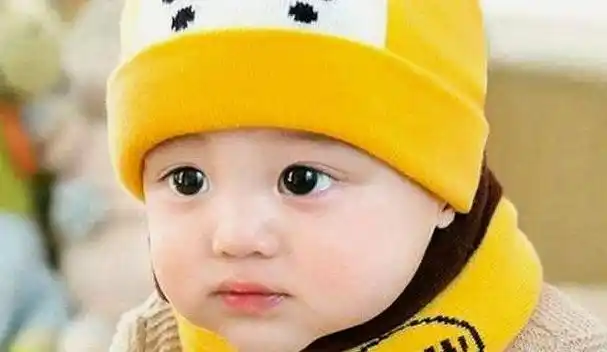 宝宝"斗鸡眼"正常吗?如何判断是否存在"对眼"