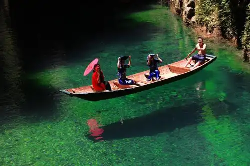 br/>屏山旅游风景区屏山风景区,距离鹤峰县城约11公里.