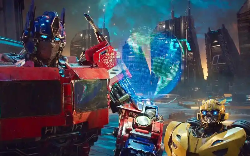 《大黄蜂》电影回顾:擎天柱和大黄蜂精彩集锦