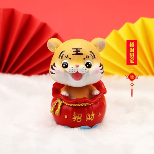 招财福袋老虎摇头摆件汽车车载车内饰客厅桌面蛋糕装饰品新年礼物