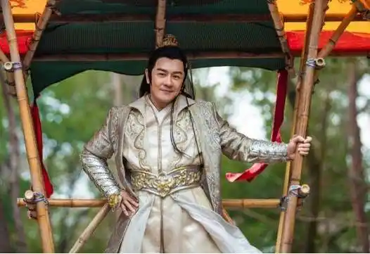 陈浩民宣布回香港定居弃月租14万豪宅一家六口住180平自购房