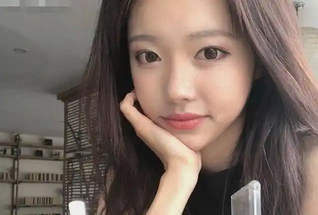 陈雨昂:陈凯歌的大儿子,颜值不如陈飞宇,与女友甜蜜恋爱