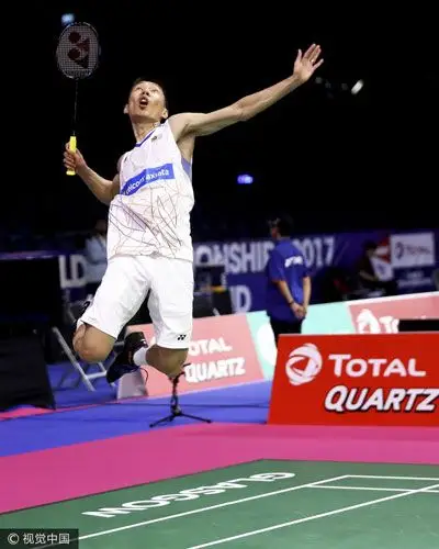 世锦赛李宗伟1比2负法国球员 李宗伟大力扣杀