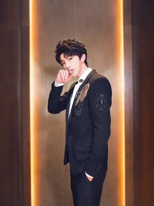 沈煜伦全新字帖发售 传播汉字文化解锁更多角色