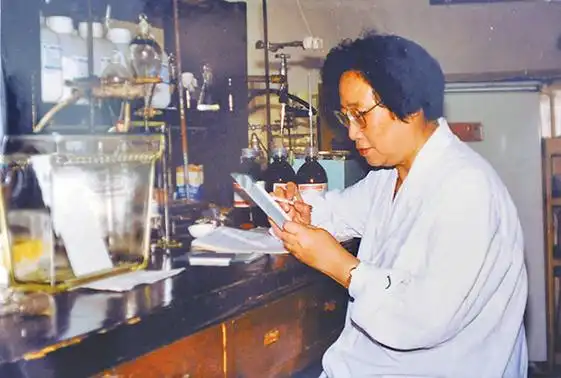 屠呦呦青蒿素造福人类