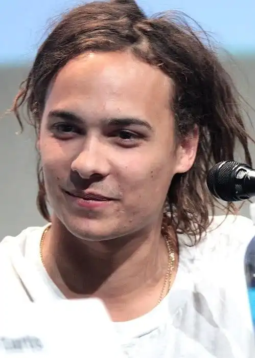 frank dillane height, weight, age, body statistics