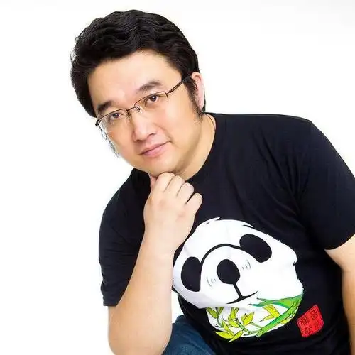 夏磊(图片来自网络)声优一词来源于日语,指的是用声音表演的人,即配音