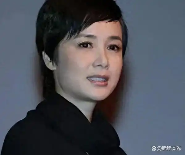 蒋雯丽展现出作为女演员在爱情和事业中,那种不屈不挠的斗争精神