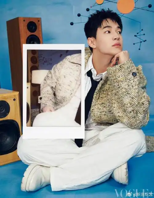 刘宪华带小提琴拍封面#@刘宪华henry-lau二月刊杂志封面大片释出,带