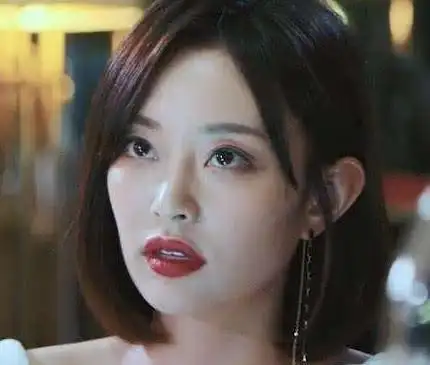 大人物本以为罗倩就够美了反复看了10遍才发现她最惊艳