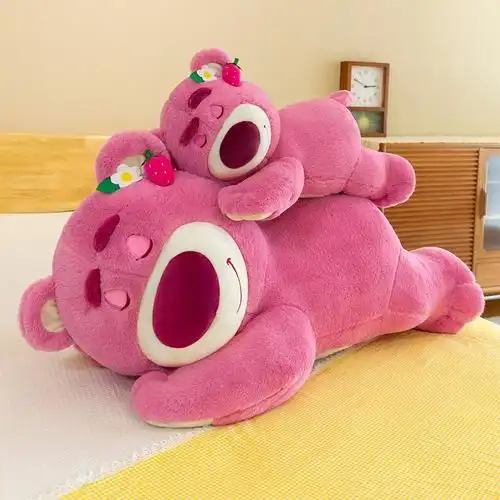 新款草莓趴趴熊毛绒玩具可爱抱枕草莓熊公仔玩偶娃娃礼物厂家批发