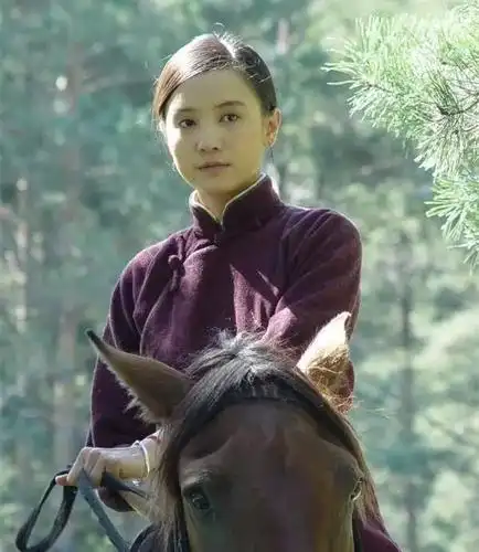 《闯关东》里爱恨分明的谭鲜儿 ▼