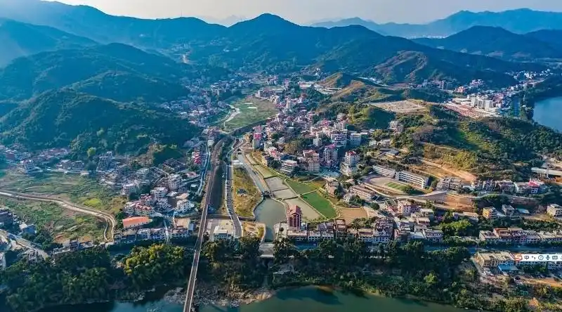 福建安溪:推进"裸房"整治 美丽乡村展新颜