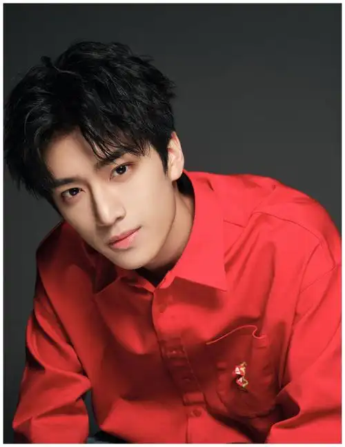 演员张康乐用青春和信念唱响《坚信爱会赢》,奉献给亲爱的祖国|坚信爱