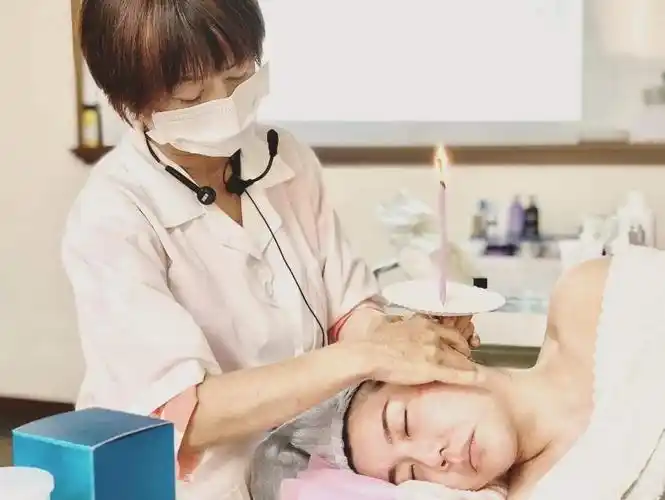 耳烛舒压疗.